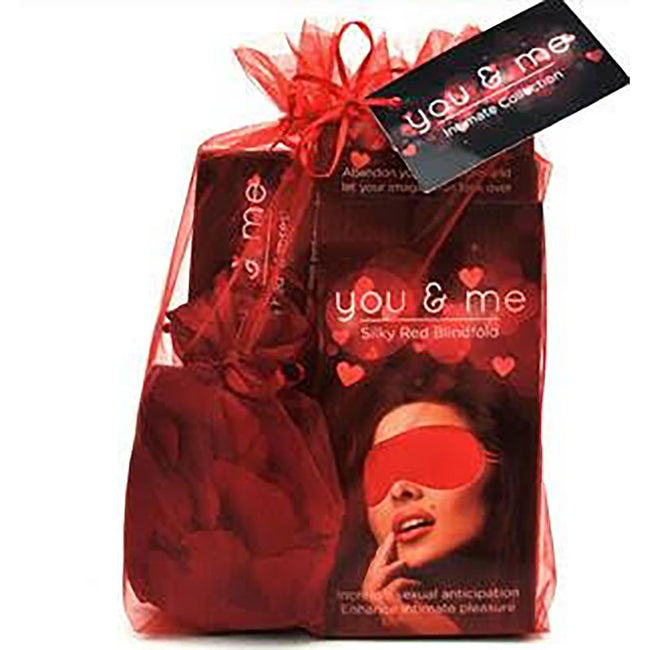 You And Me Lovers Bundle - Couples Game with Blindfold & Rose Petals